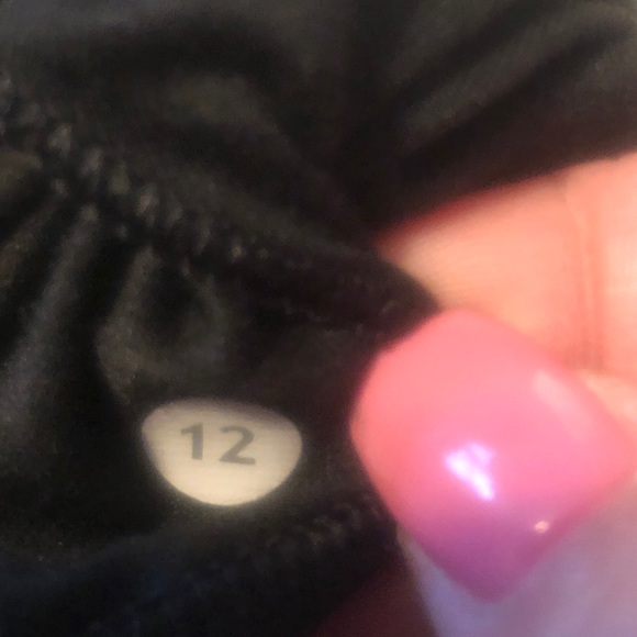 LULULEMON - EUC Shelf Bra Tank (12) - Picture 10 of 10